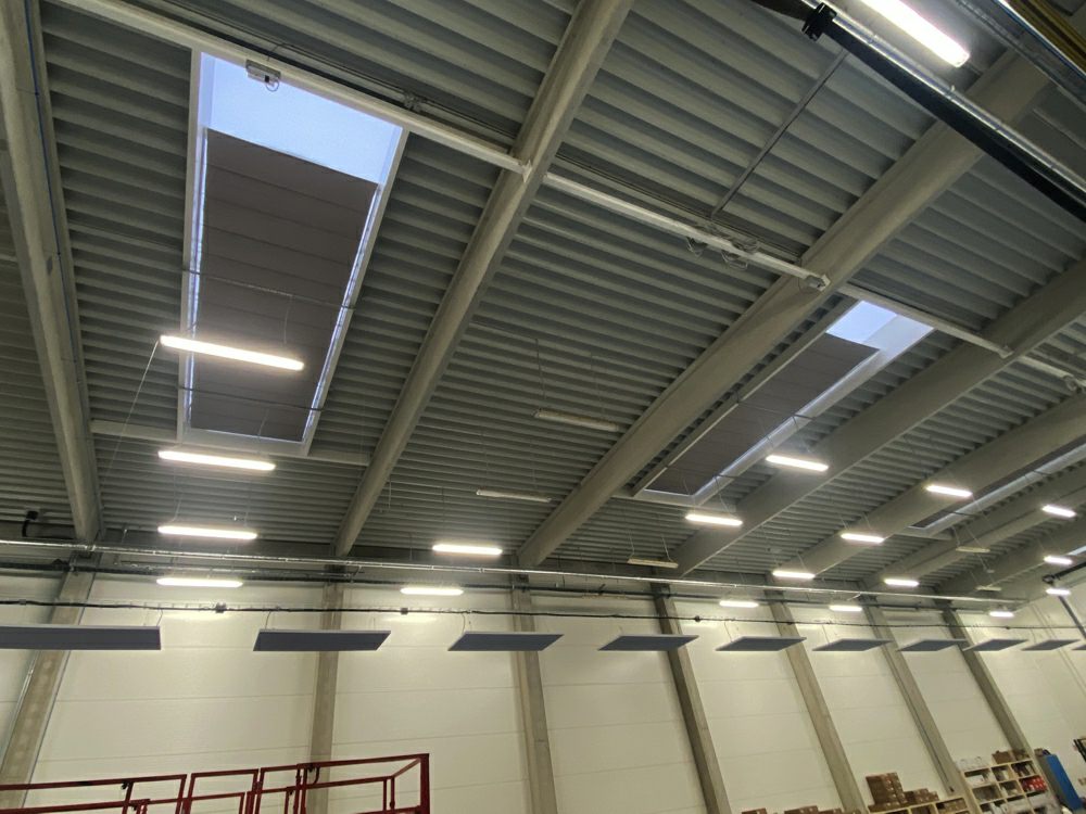 Baldachýn pod světlíky a stropní okna