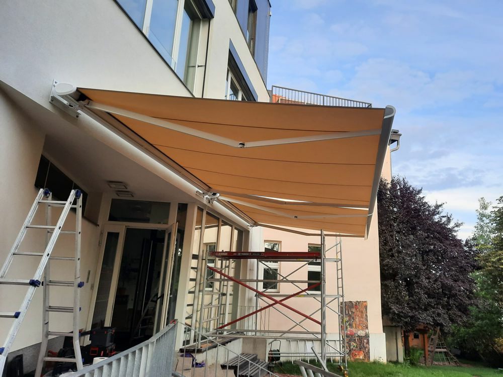 Plně zakrytá kazetová markýza