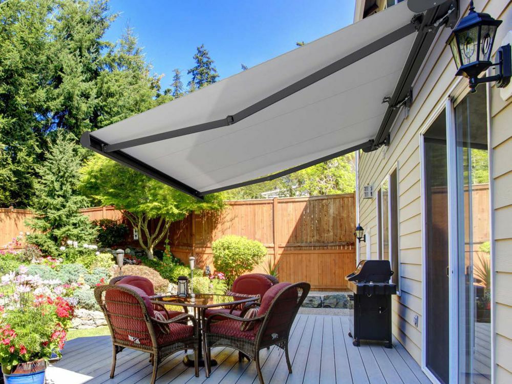 Částečně zakrytá polokazetová markýza