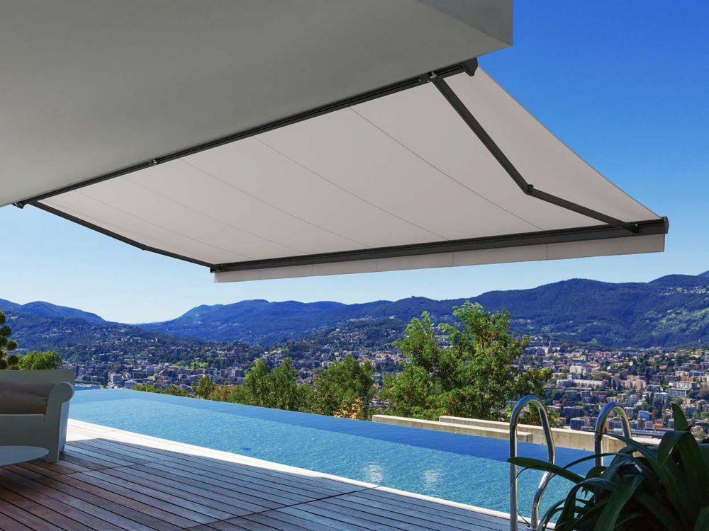 Částečně zakrytá polokazetová markýza