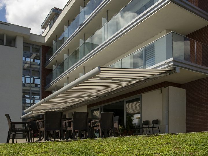 Markýzy na terasy, balkony a nad posezení