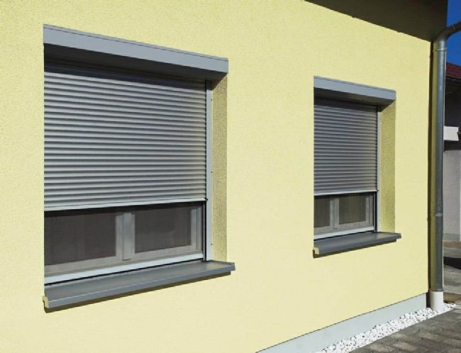 Předokenní rolety s přiznaným boxem