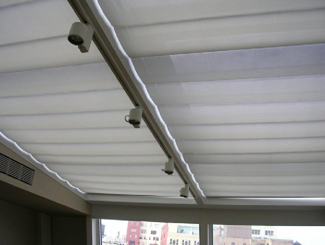 Stínění světlíků a stropních oken