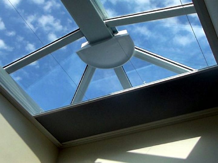 Zastínění světlíků a stropních oken