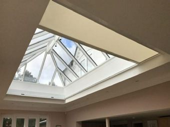 Stínění světlíků a stropních oken