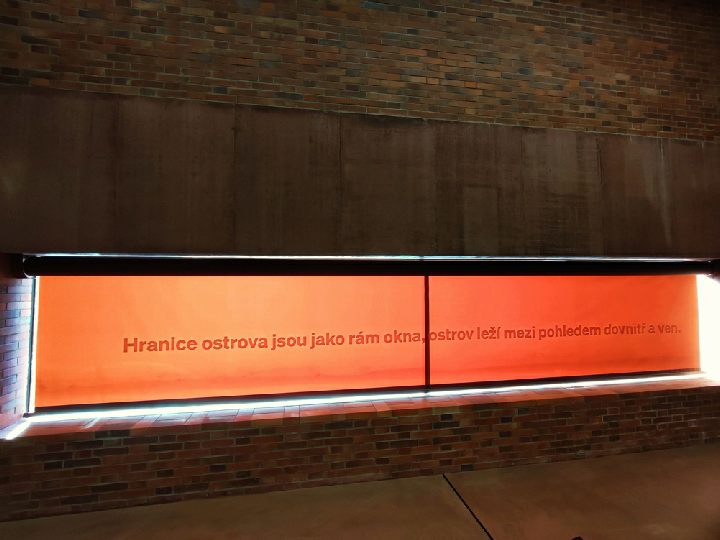 Velkoformátová látková motorická roleta