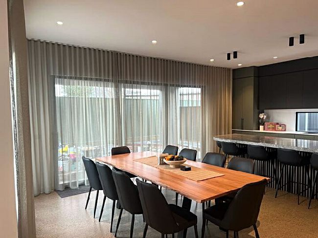 Elektrické záclony a závěsy